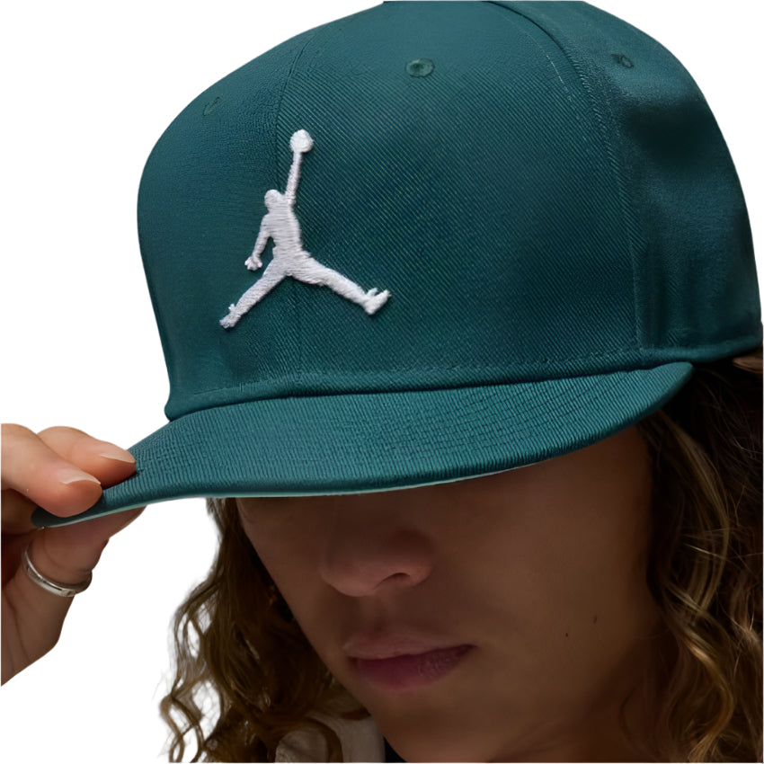 Jordan PRO Cap Jump "ZÖLD/VILÁGOS HARMAT/FEHÉR" Állítható Sapka