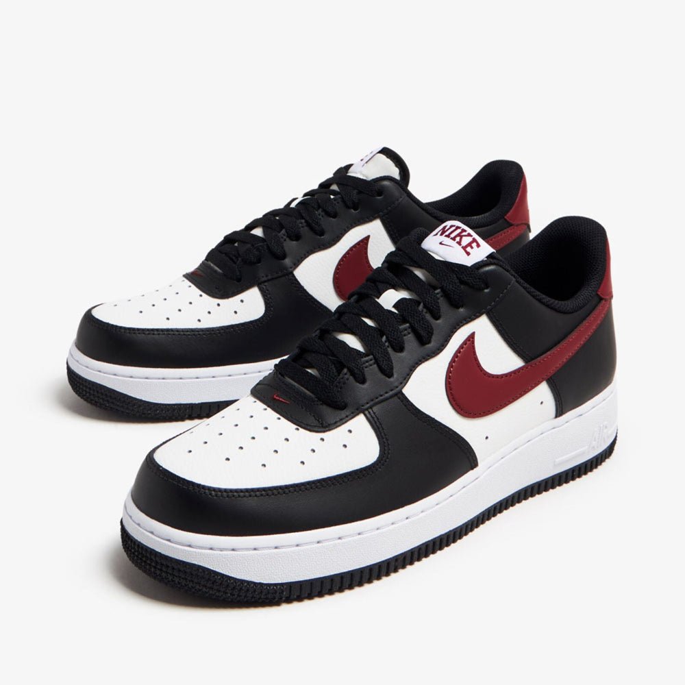 Nike Air Force 1 '07 "Black & Dark Team Red" utcai cipő
