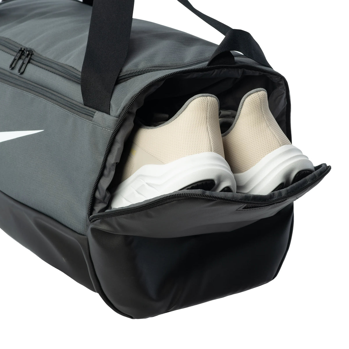 NIKE BRASILIA "Szürke" SPORTTÁSKA (41L)