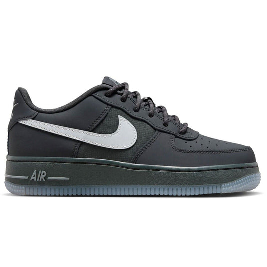 NIKE AIR FORCE 1 LOW ANTHRACITE REFLECTIVE SILVER UTCAI CIPŐ - Golyó SportIMAGE SIZE