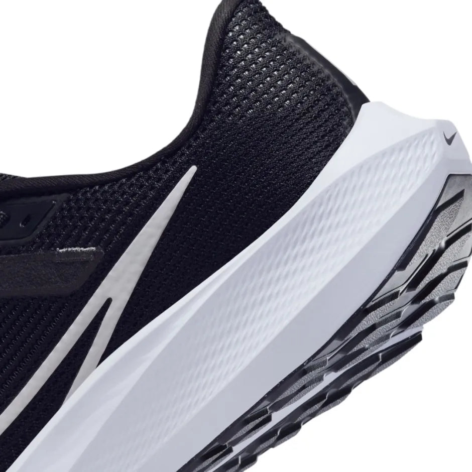NIKE AIR ZOOM PEGASUS 40 "Fekete/Fehér" Férfi Futócipő