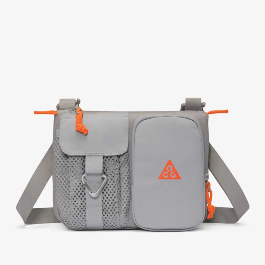 Nike ACG 'DAYMAX' Keresztpántos táska (3Literes)