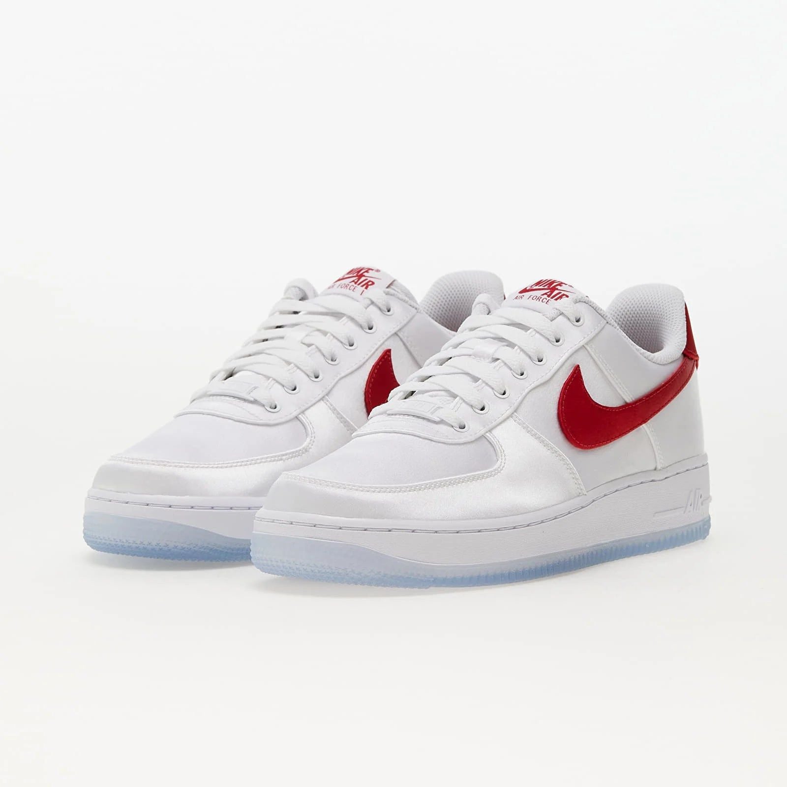 NIKE AIR FORCE 1 LOW '07 SATIN WHITE VARSITY RED NŐI UTCAI CIPŐ - Golyó Sport