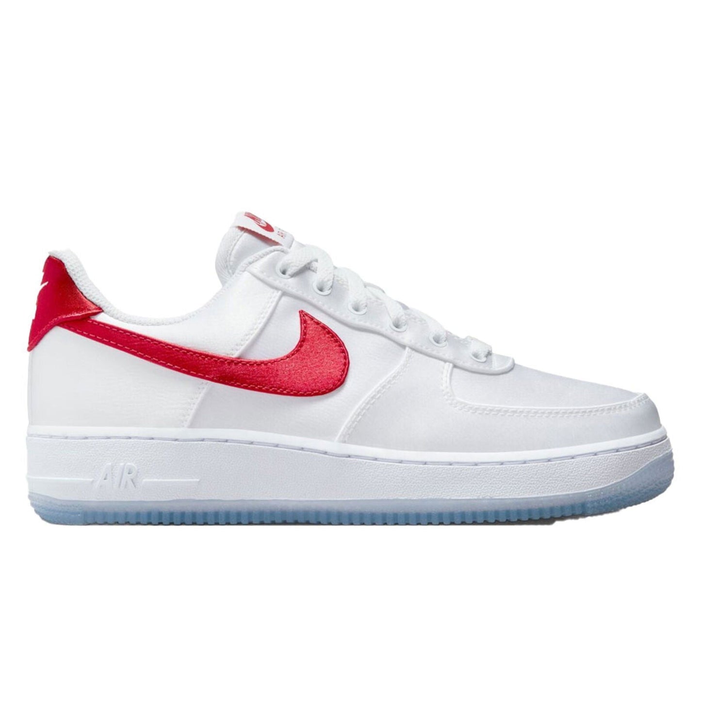 NIKE AIR FORCE 1 LOW '07 SATIN WHITE VARSITY RED NŐI UTCAI CIPŐ - Golyó Sport