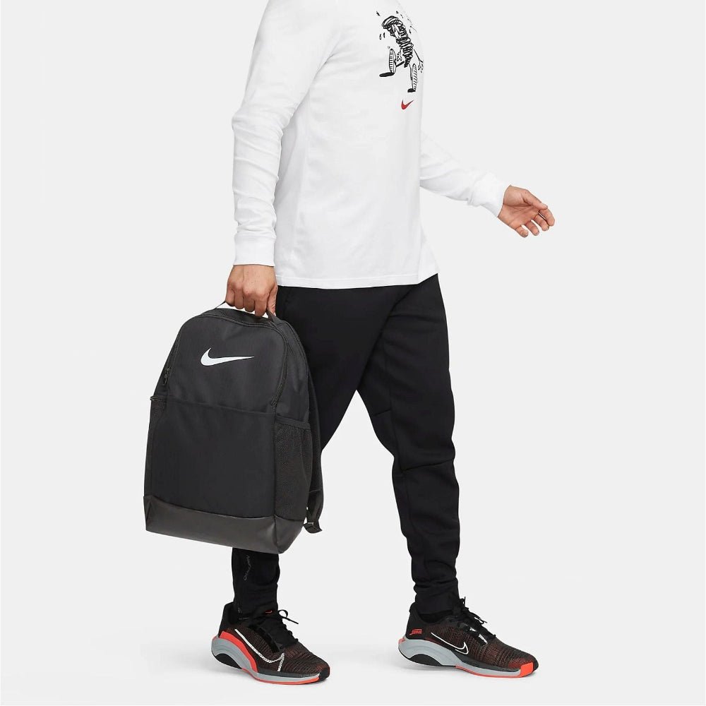 NIKE BRASILIA 9.5 (24L) FEKETE HÁTIZSÁK - Golyó Sport