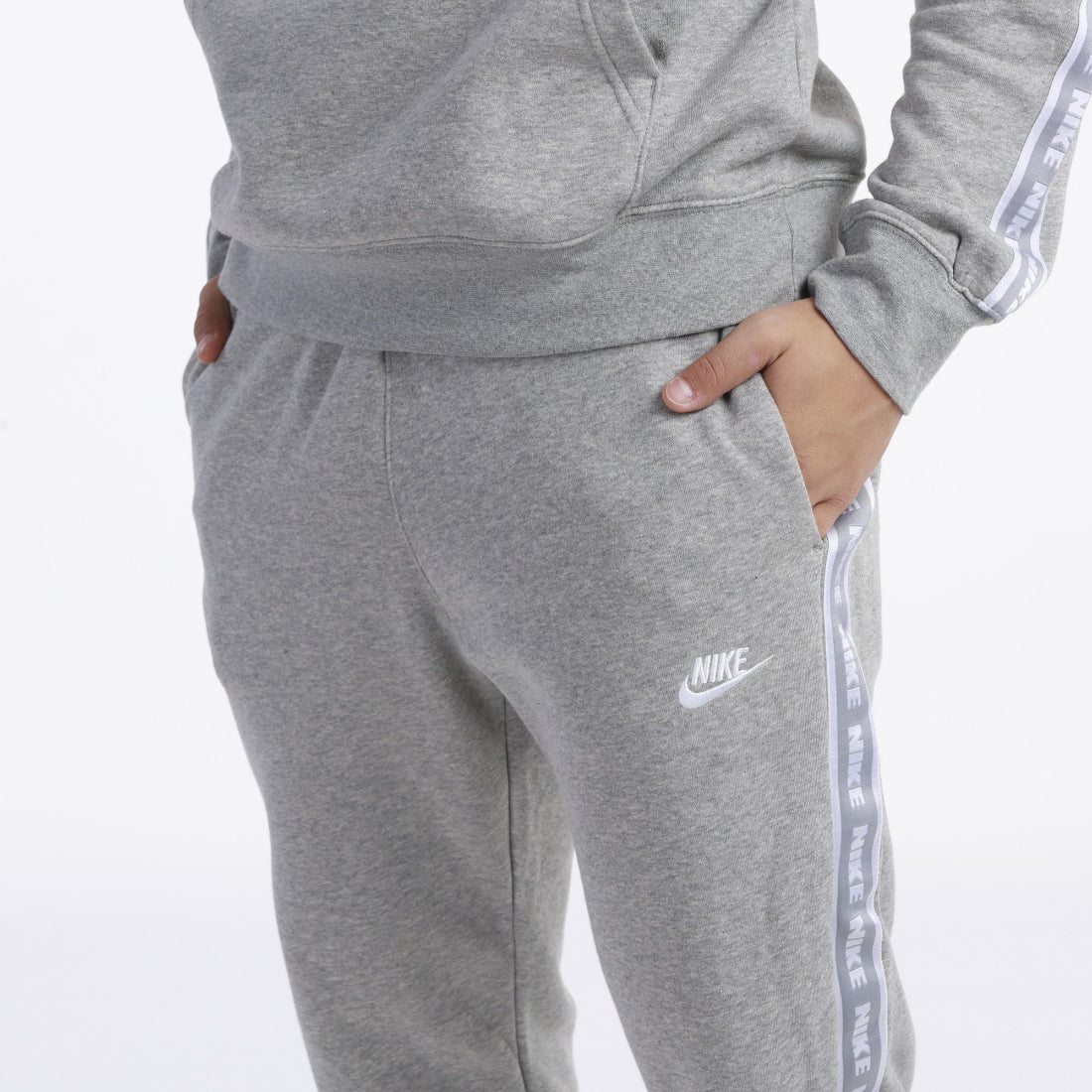 Nike Club Fleece Graphic "Szürke" melegítő pamut szett - Golyó Sport