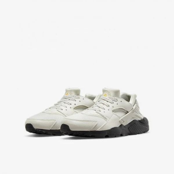 NIKE HUARACHE RUN GS 'Light Bone Black' UTCAI CIPŐ - Golyó Sport