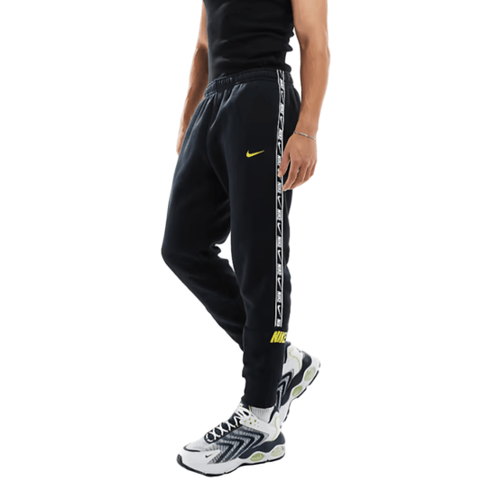 Nike Repeat logo joggers "Fekete" Férfi Melegítőnadrág - Golyó Sport